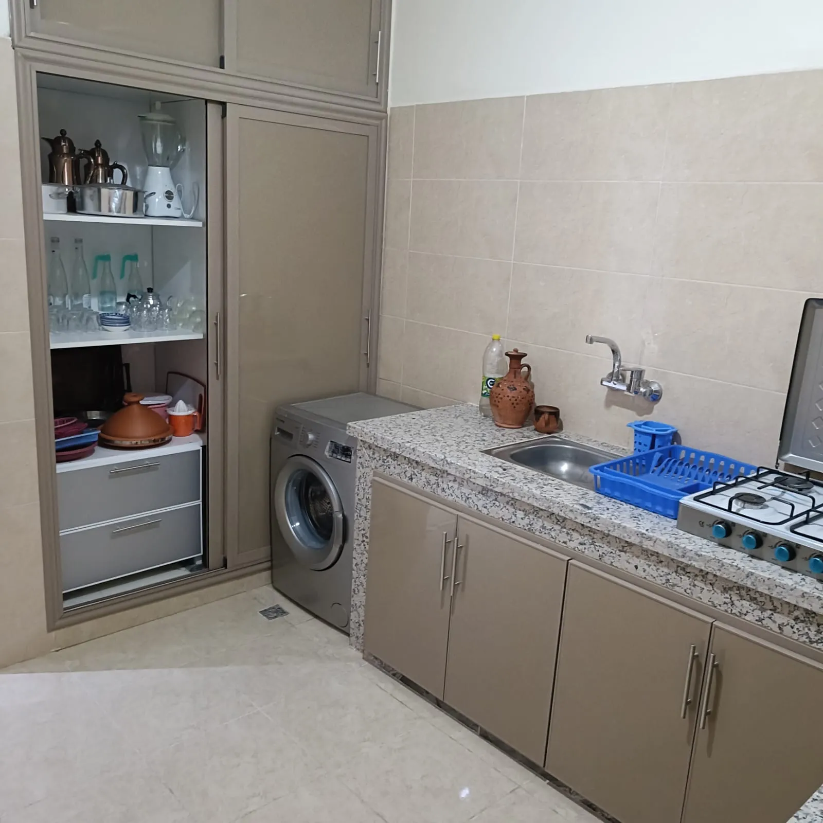 Appartement neuf meublé à louer au 2ᵉ étage dans le quartier Mhamid à Marrakech