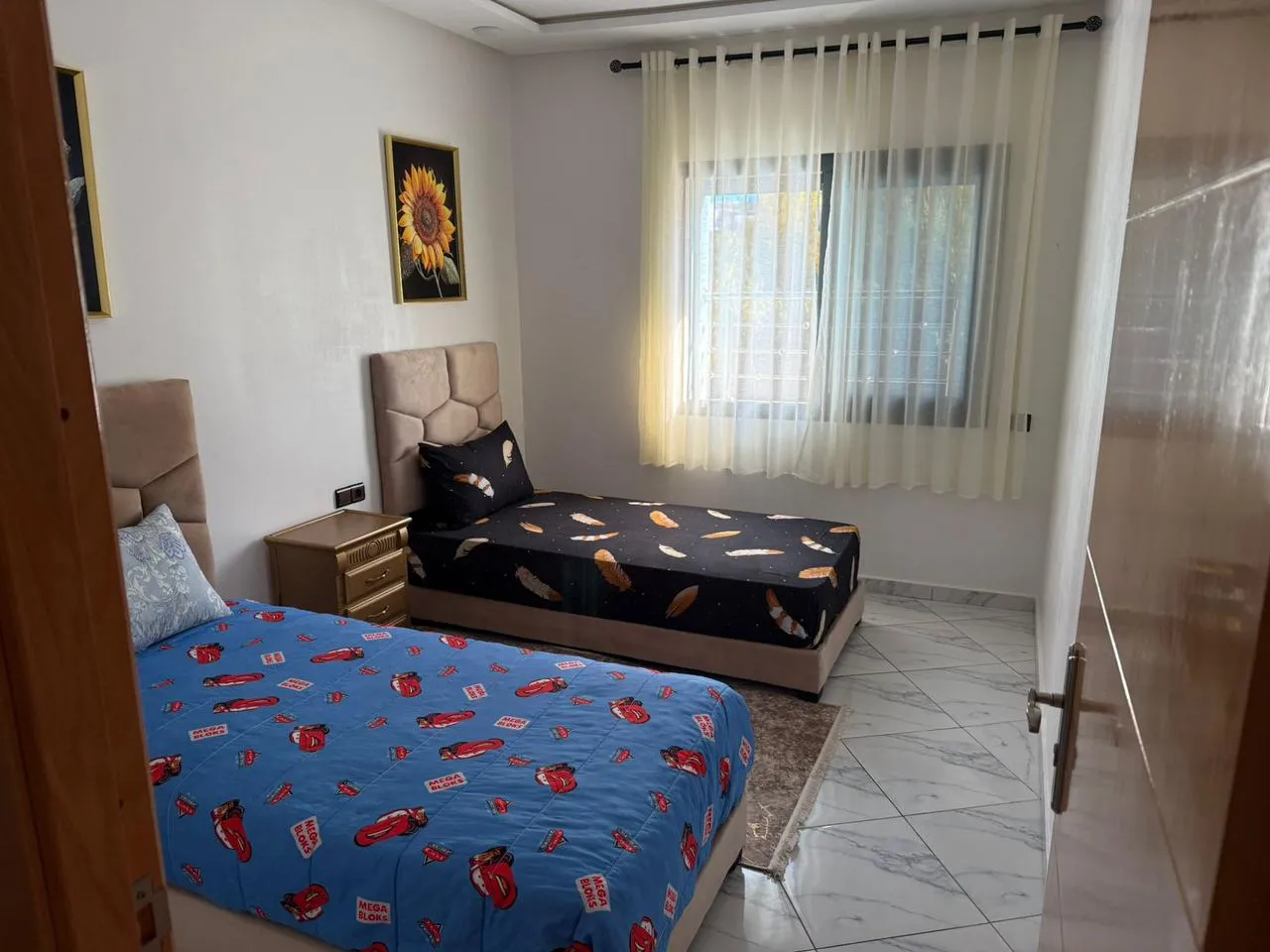Appartement à louer quotidiennement à Chefchaouen, 2 chambres, salon, balcon, au premier étage 