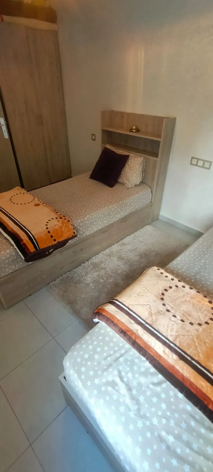 Appartement au design moderne à louer à Agadir, dans une résidence sécurisée.