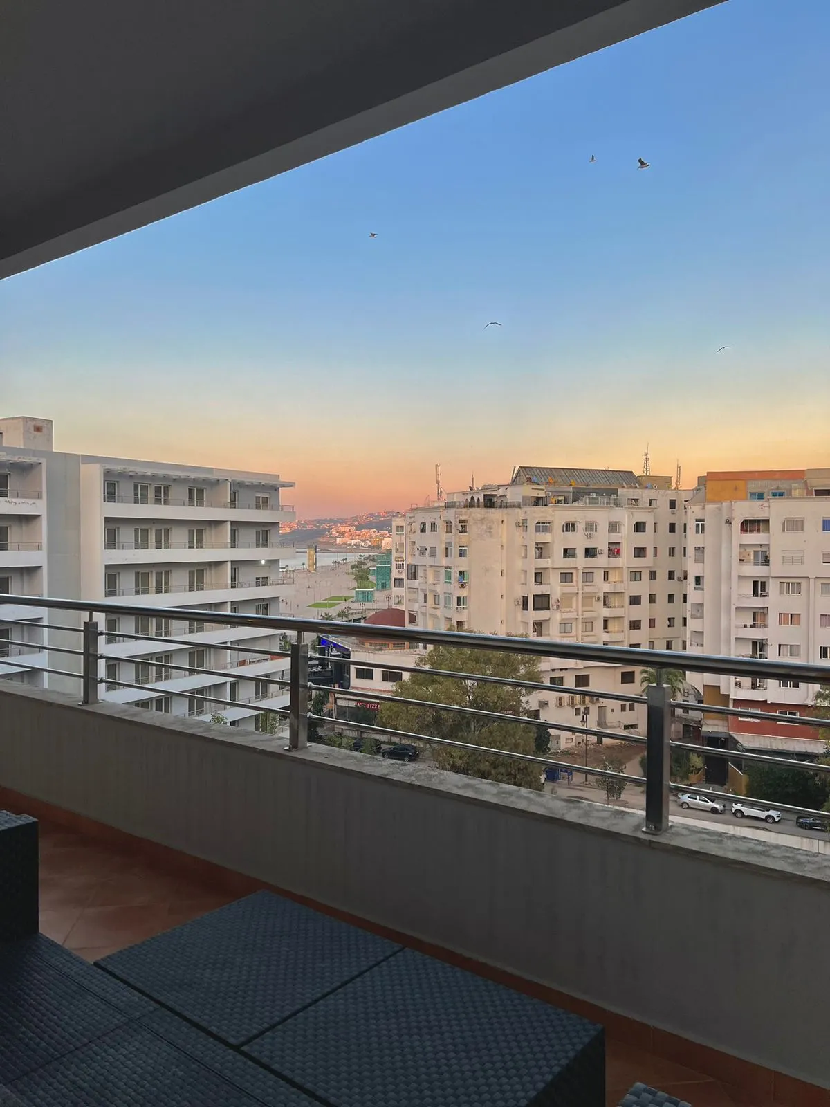 Appartement au design moderne à louer à Tanger dans une résidence sécurisée. 