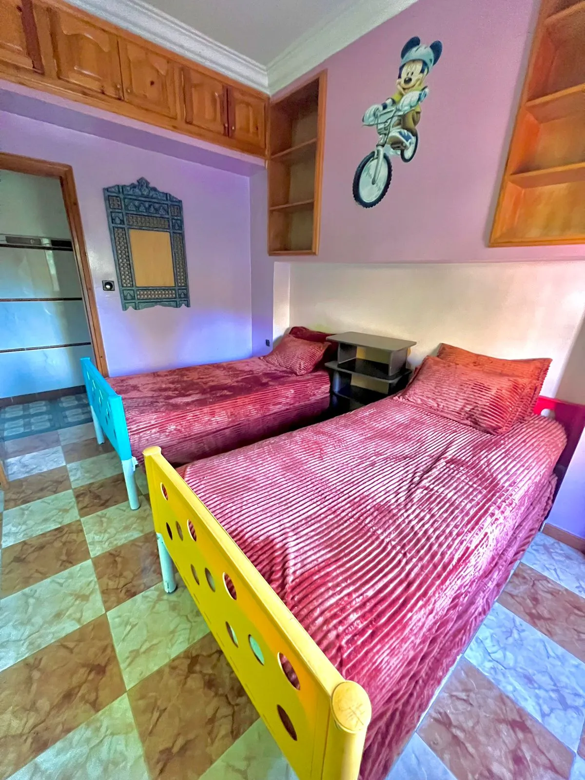 Appartement 2 chambres et salon à louer quotidiennement, 3e étage, centre-ville.