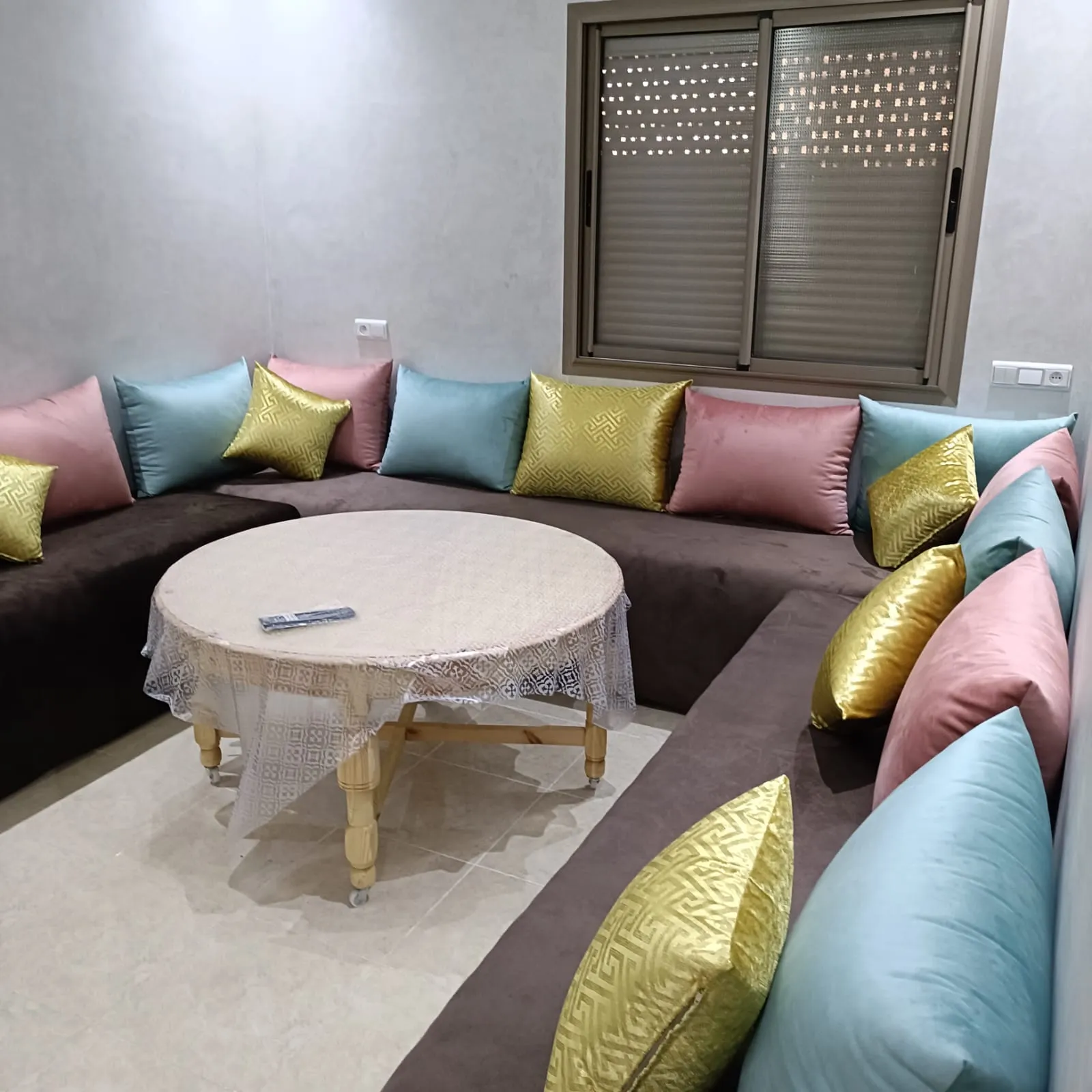 Appartement neuf meublé à louer au 2ᵉ étage dans le quartier Mhamid à Marrakech