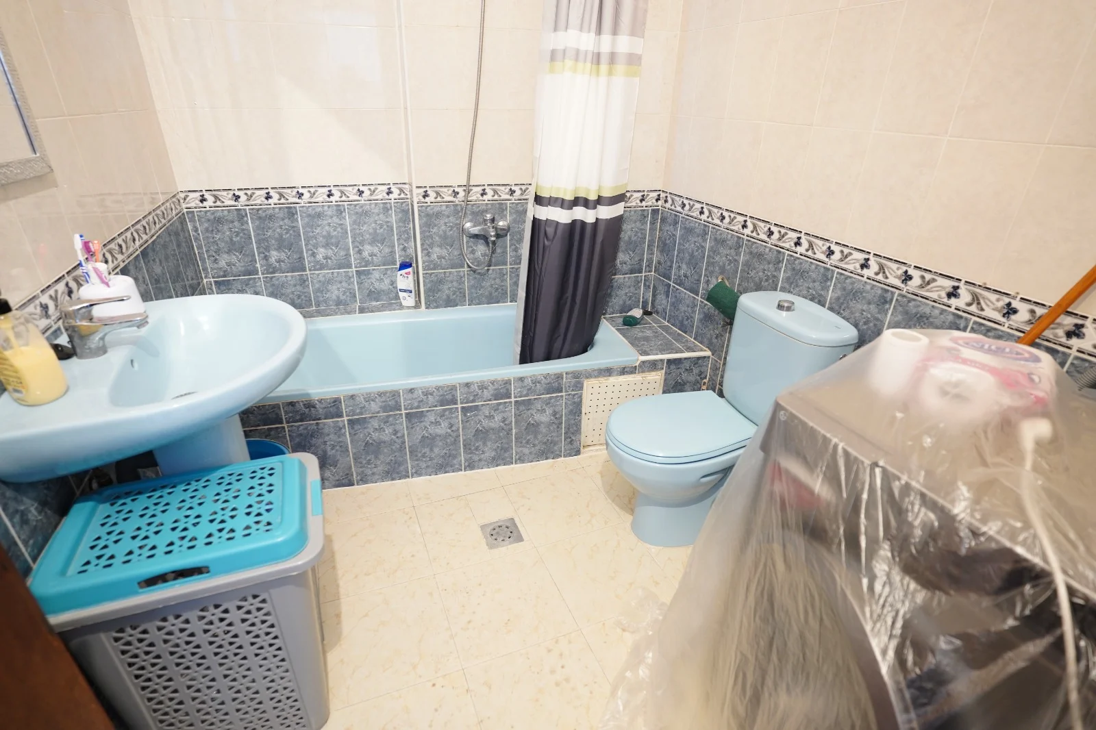 Appartement à vendre à Tetouan 2ème étage 105 mètres 3 chambre salon balcon