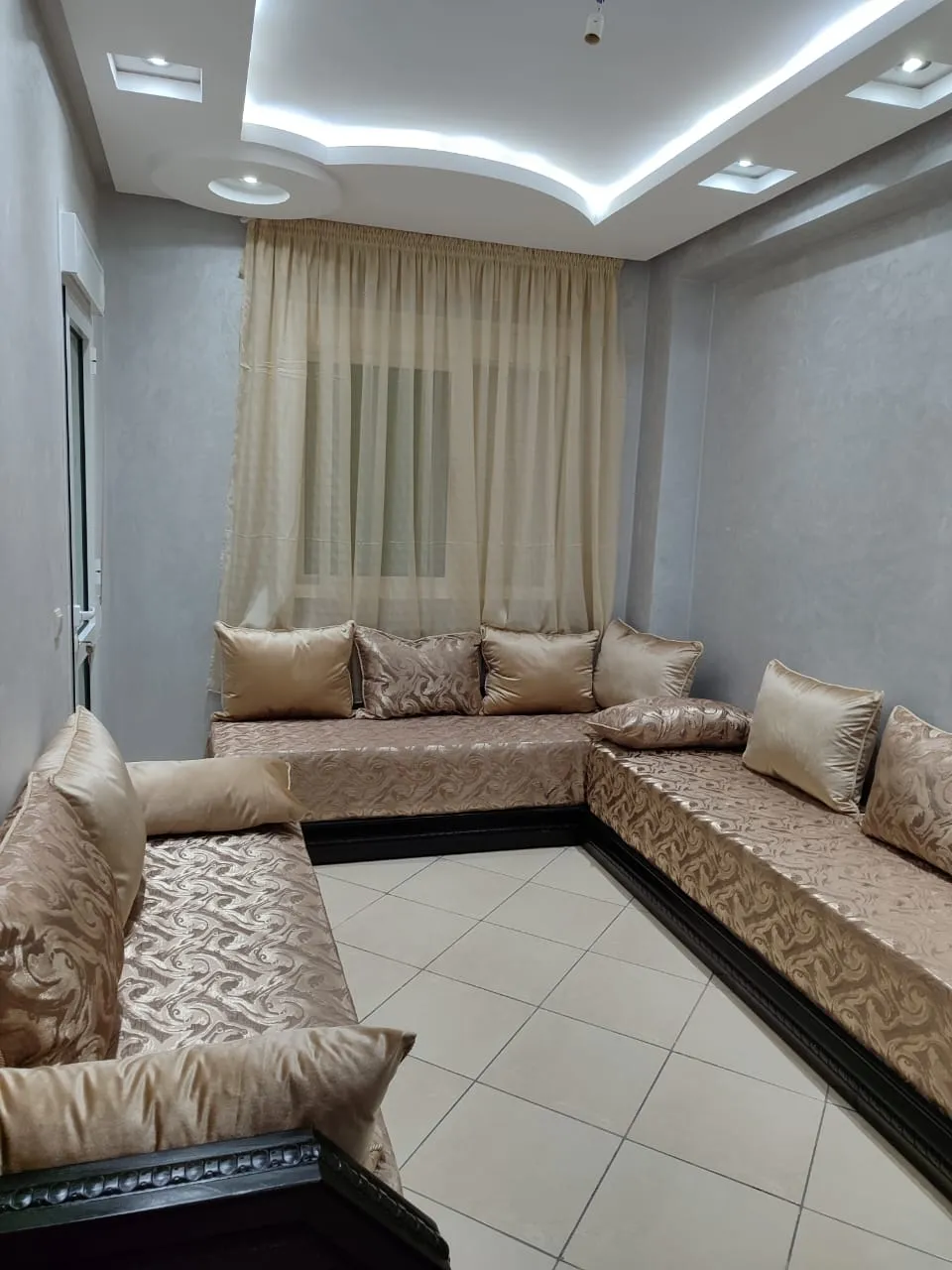 Appartement à louer à Tétouan, 1er étage, 2 chambres et balcon