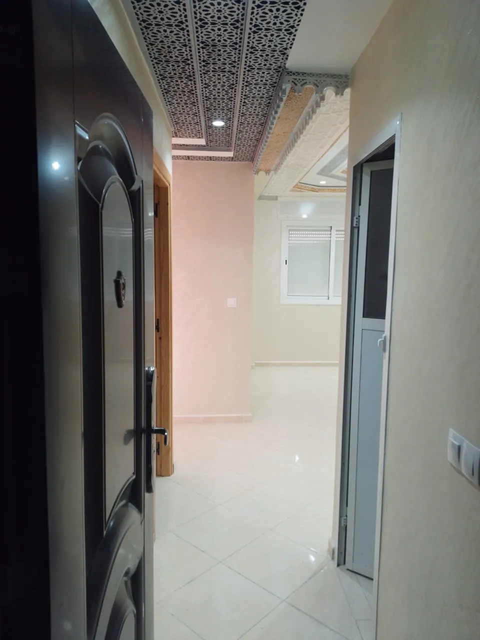 Appartement à vendre à Tétouan, 3 chambres et un salon, situé au 2ᵉ étage.
