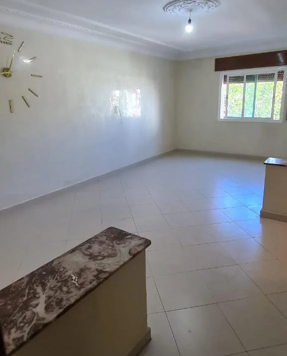 Appartement à vendre à tetouan 3 chambres salon salle de bain 2ème étage portefeuille 104 mètres