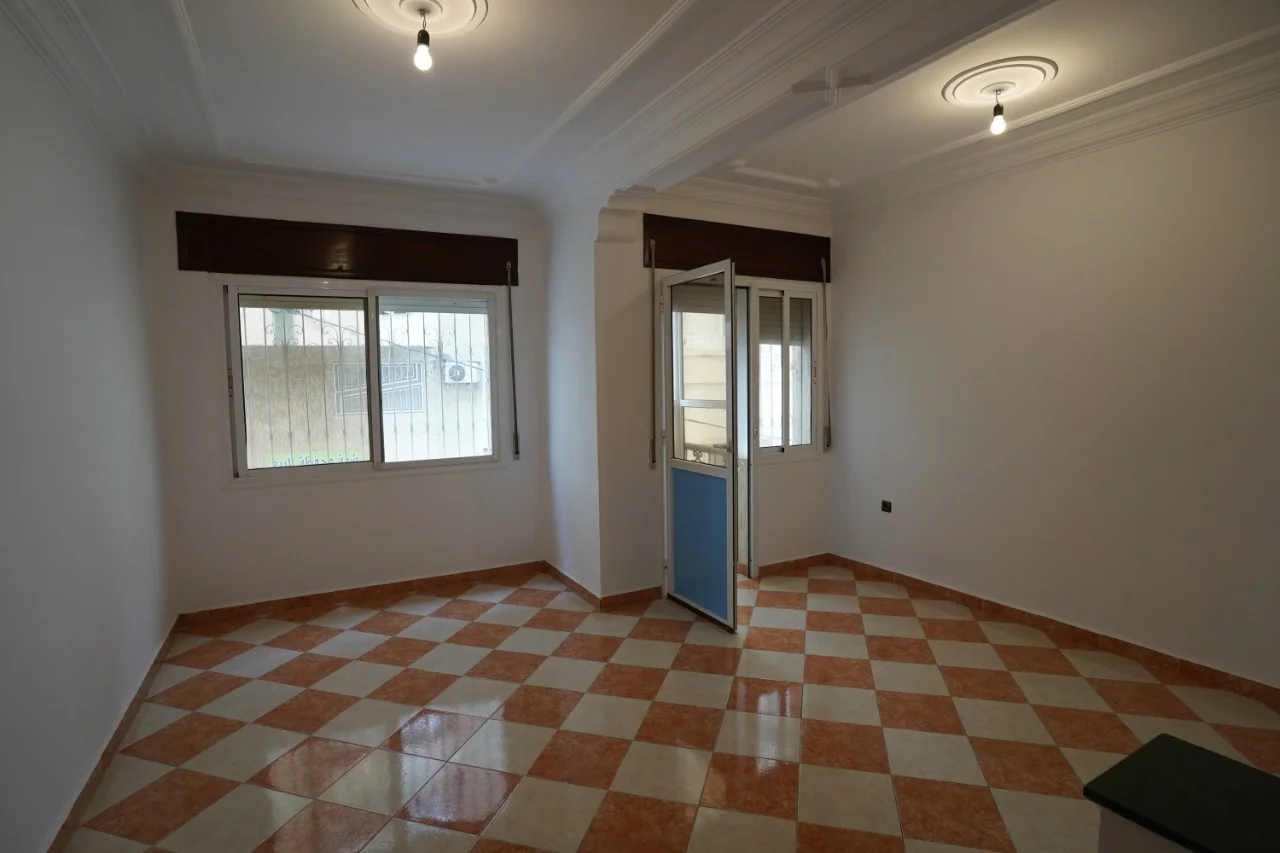 Appartement à louer à la journée au premier étage, composé de 2 chambres et un s