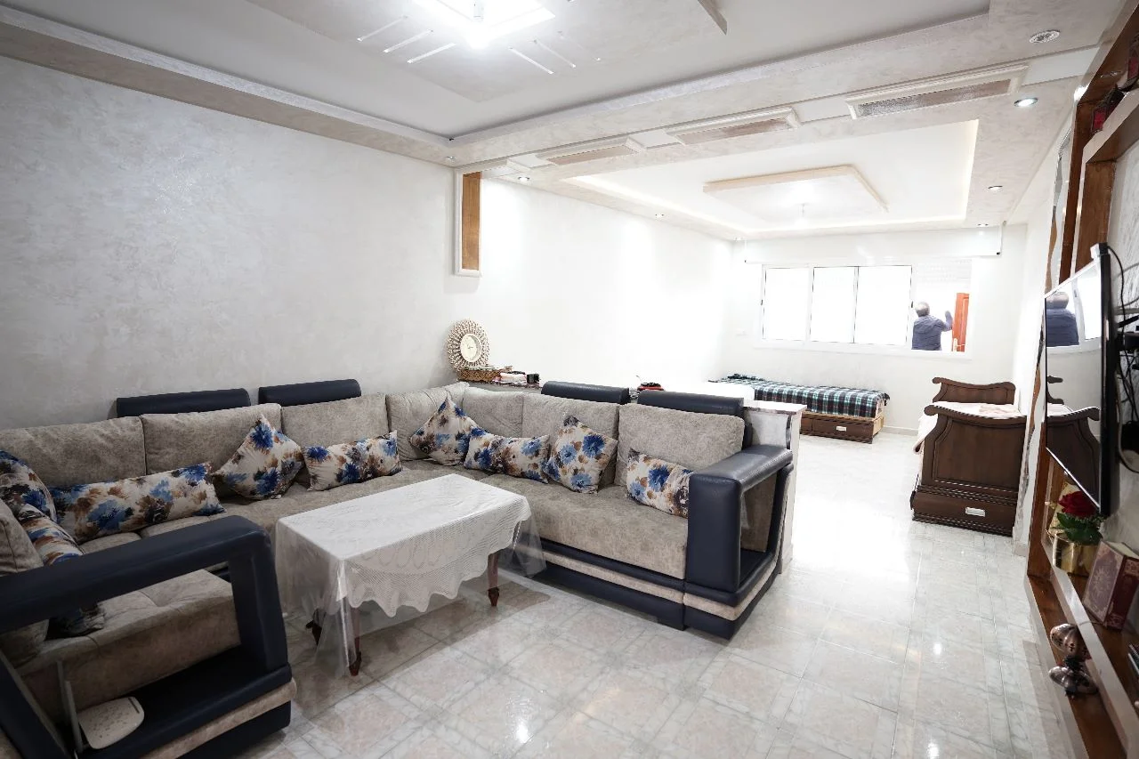 Bel appartement à Tétouan 4ème étage 2 chambre  2 salon  balcon 70 mètres 