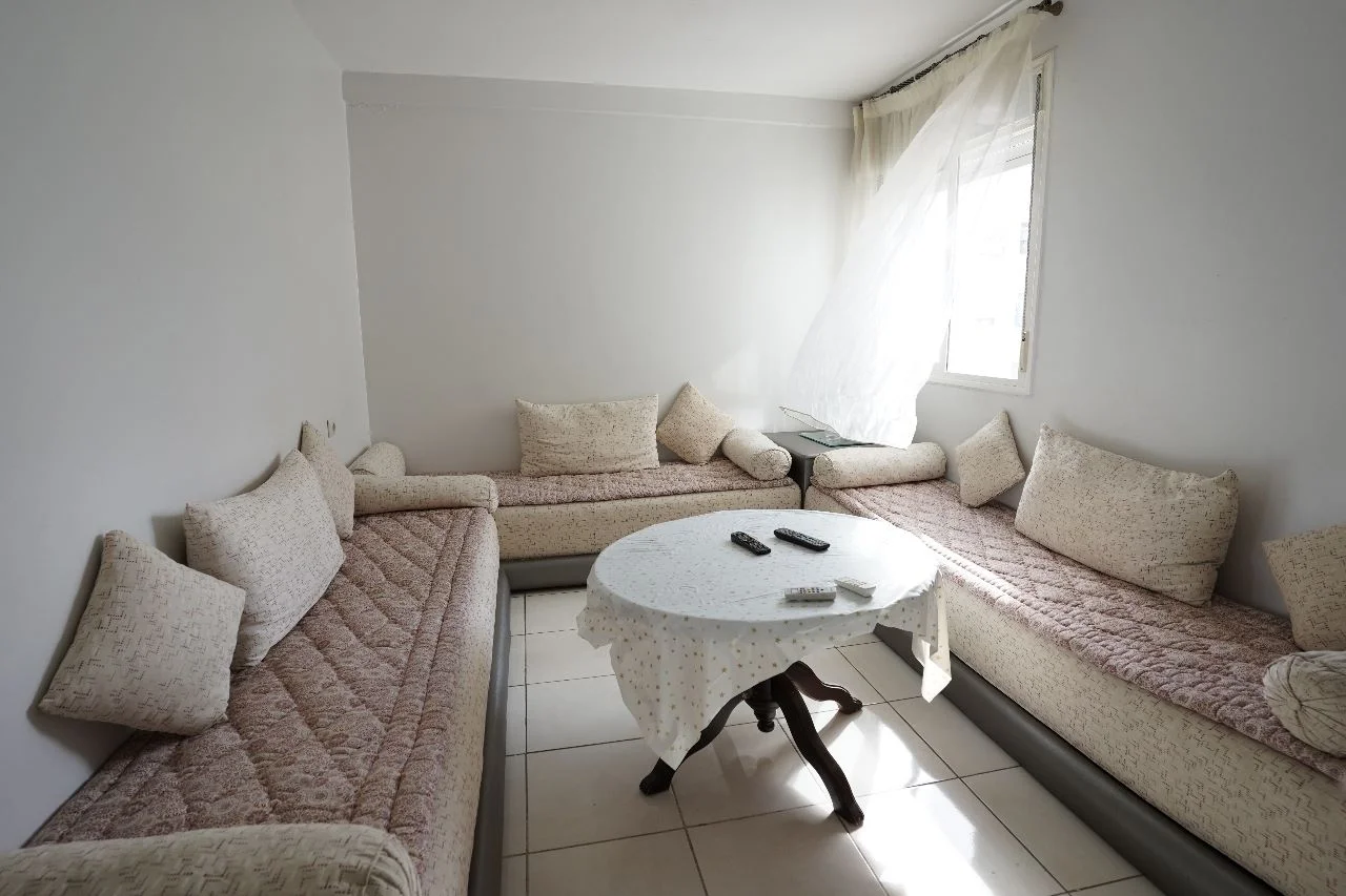 Appartement à louer à la journée au premier étage, composé de 2 chambres et un s