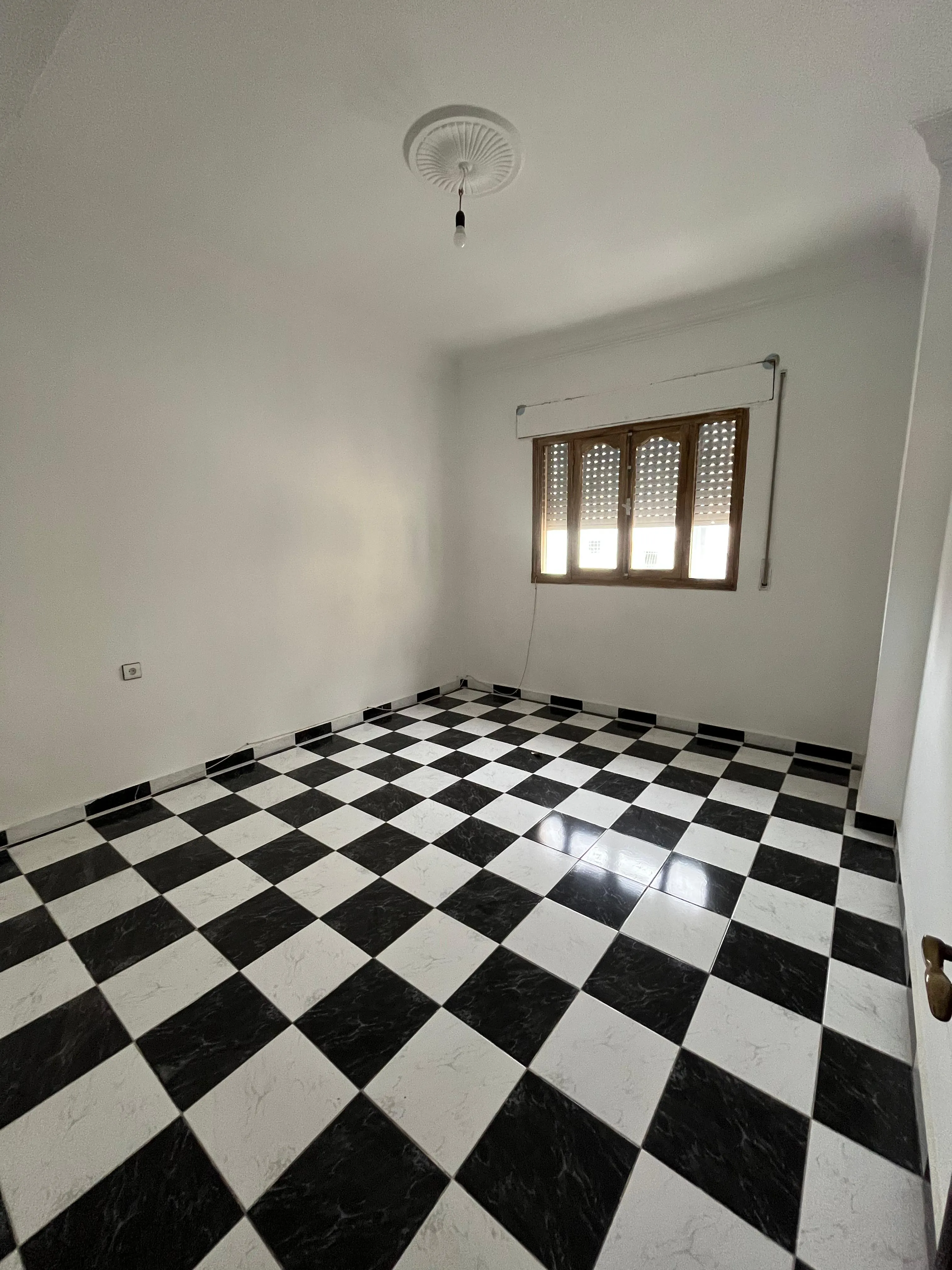 Appartement à vendre à Tetouan 2ème étage 105 mètres 3 chambre salon balcon