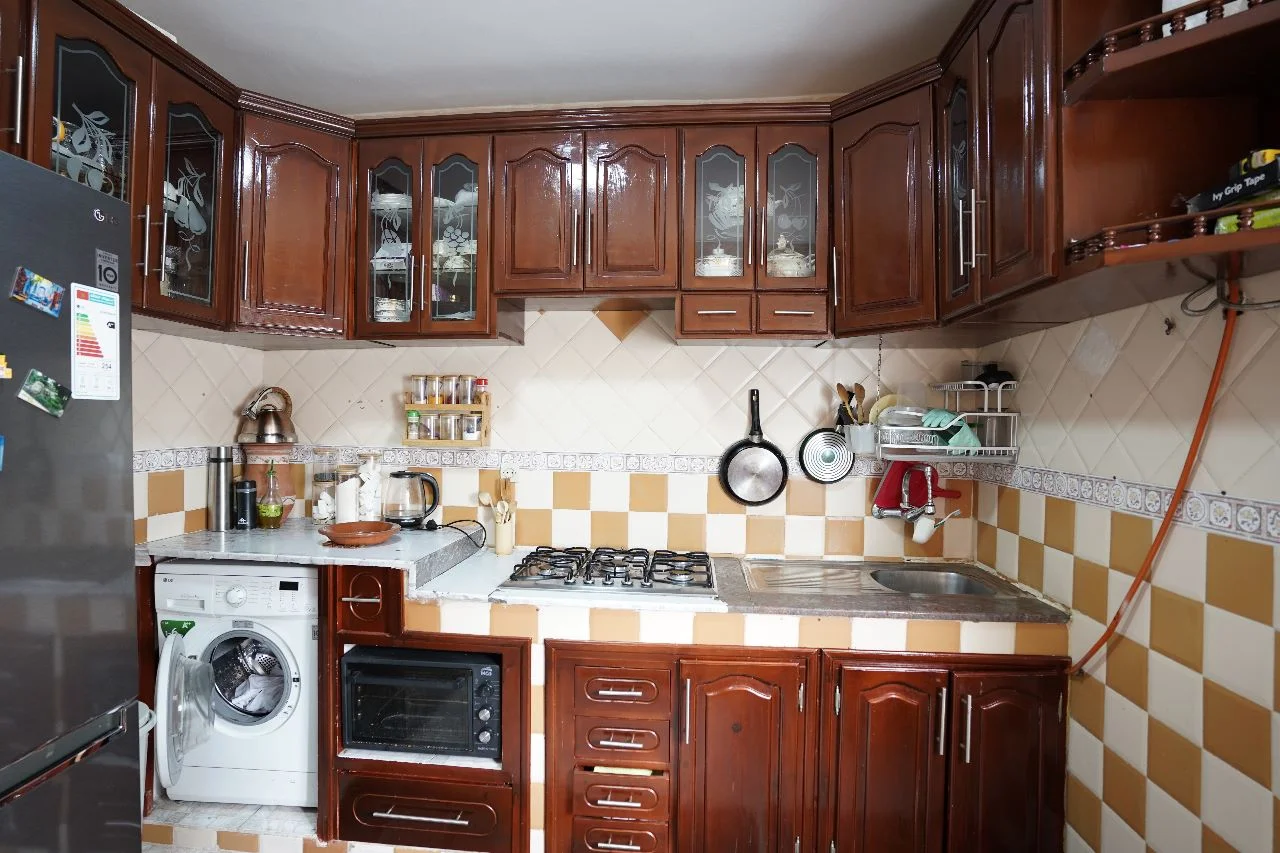 Bel appartement à Tétouan 4ème étage 2 chambre  2 salon  balcon 70 mètres 