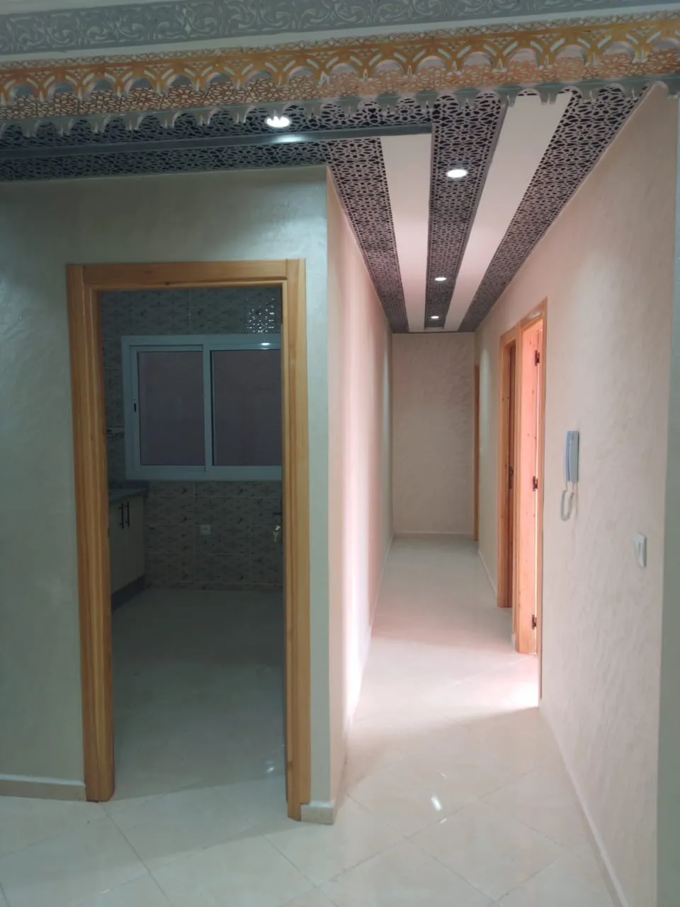 Appartement à vendre à Tétouan, 3 chambres et un salon, situé au 2ᵉ étage.