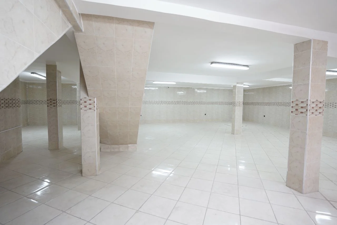 Un grand magasin commercial à louer et à vendre  , dans la ville de Tétouan 112M²