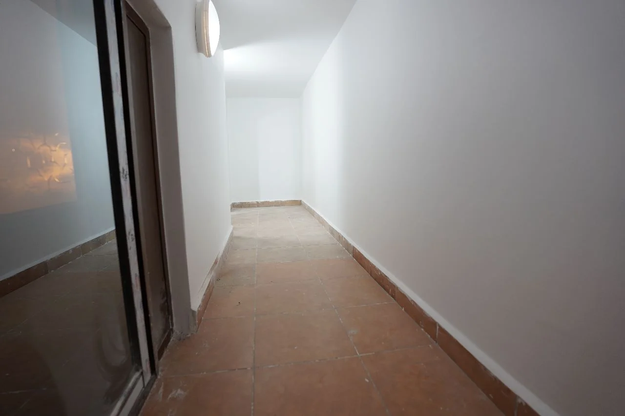 Un grand magasin commercial à louer et à vendre  , dans la ville de Tétouan 112M²