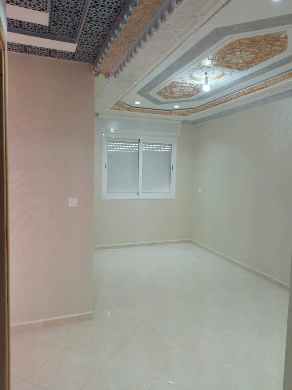 Appartement à vendre à Tétouan, 3 chambres et un salon, situé au 2ᵉ étage.