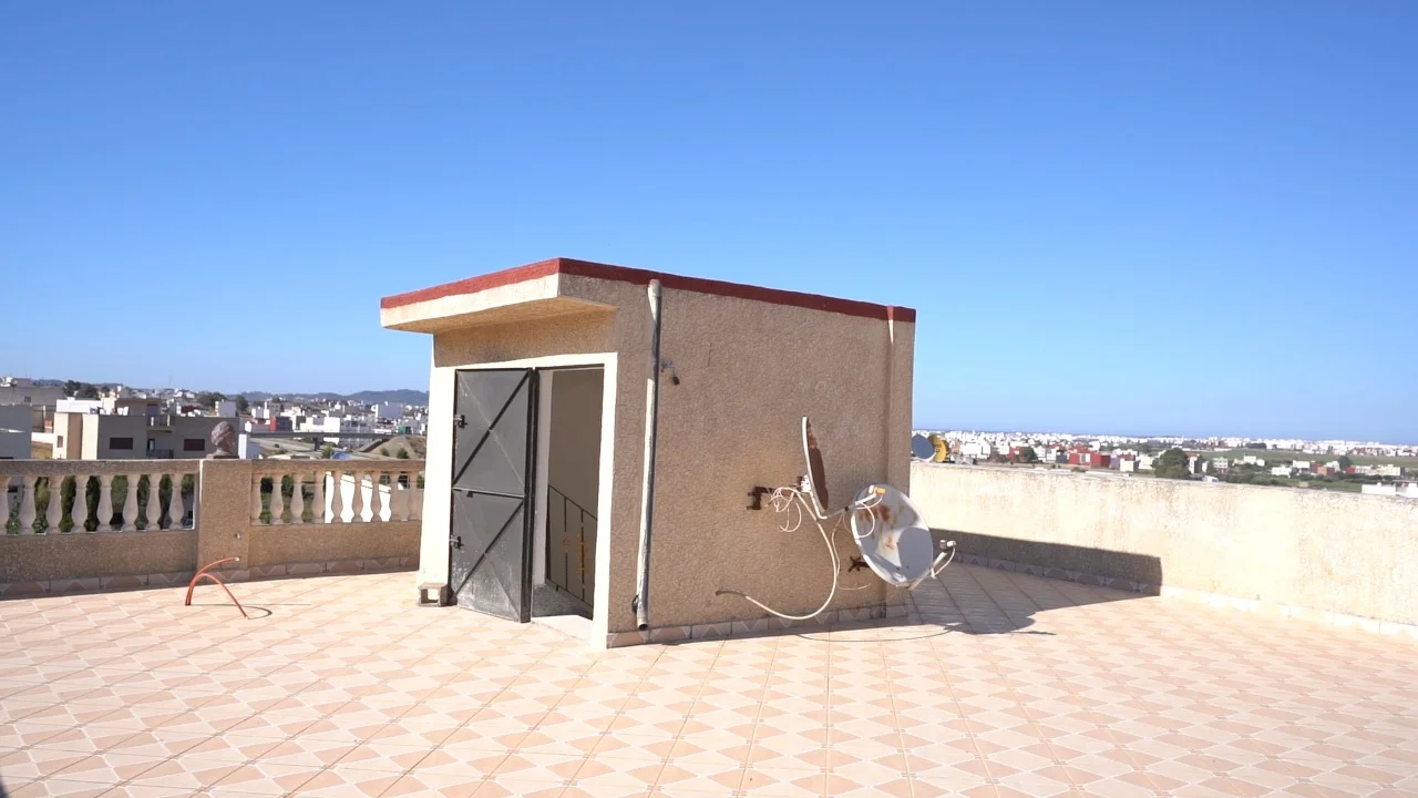 maison indépendant A vendre à Tétouan  Se compose de trois étages 140 m 