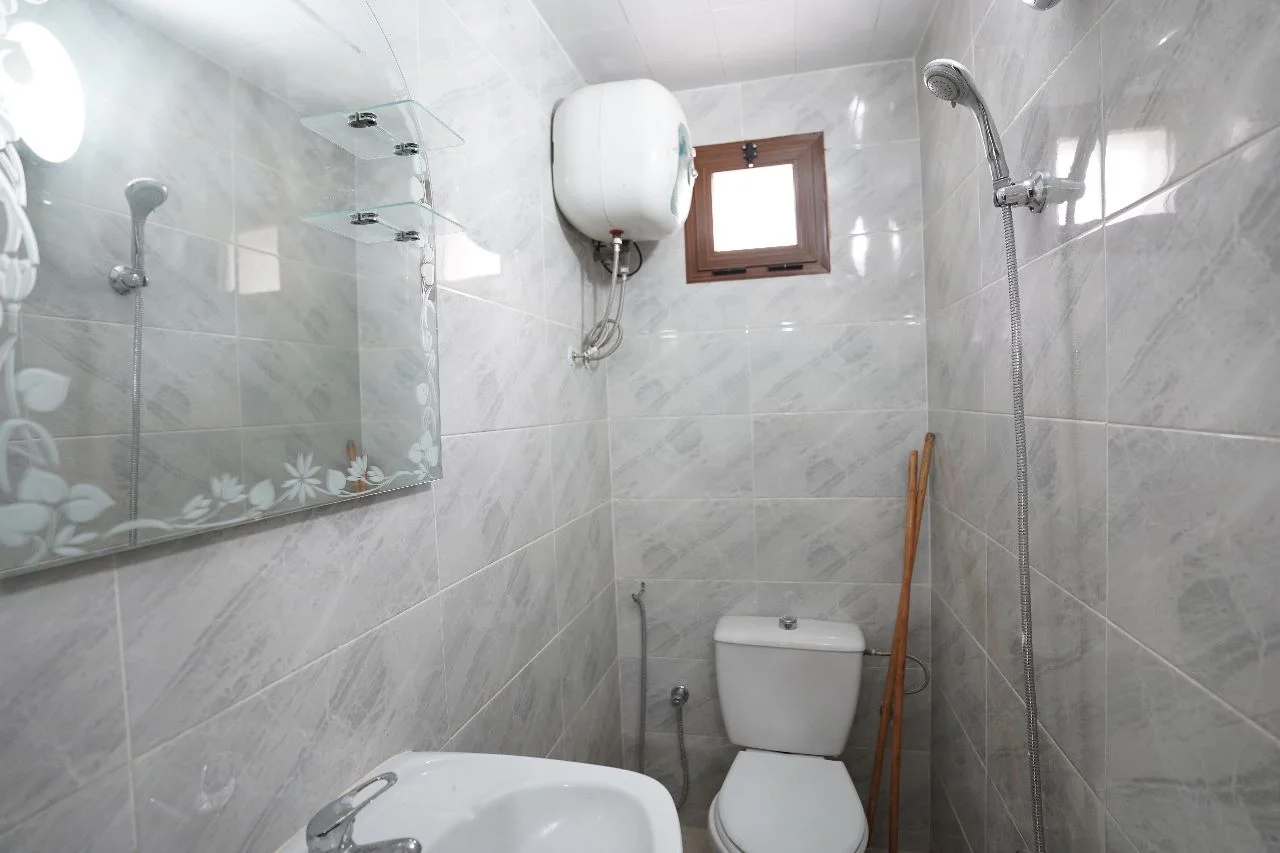 Un grand magasin commercial à louer et à vendre  , dans la ville de Tétouan 112M²