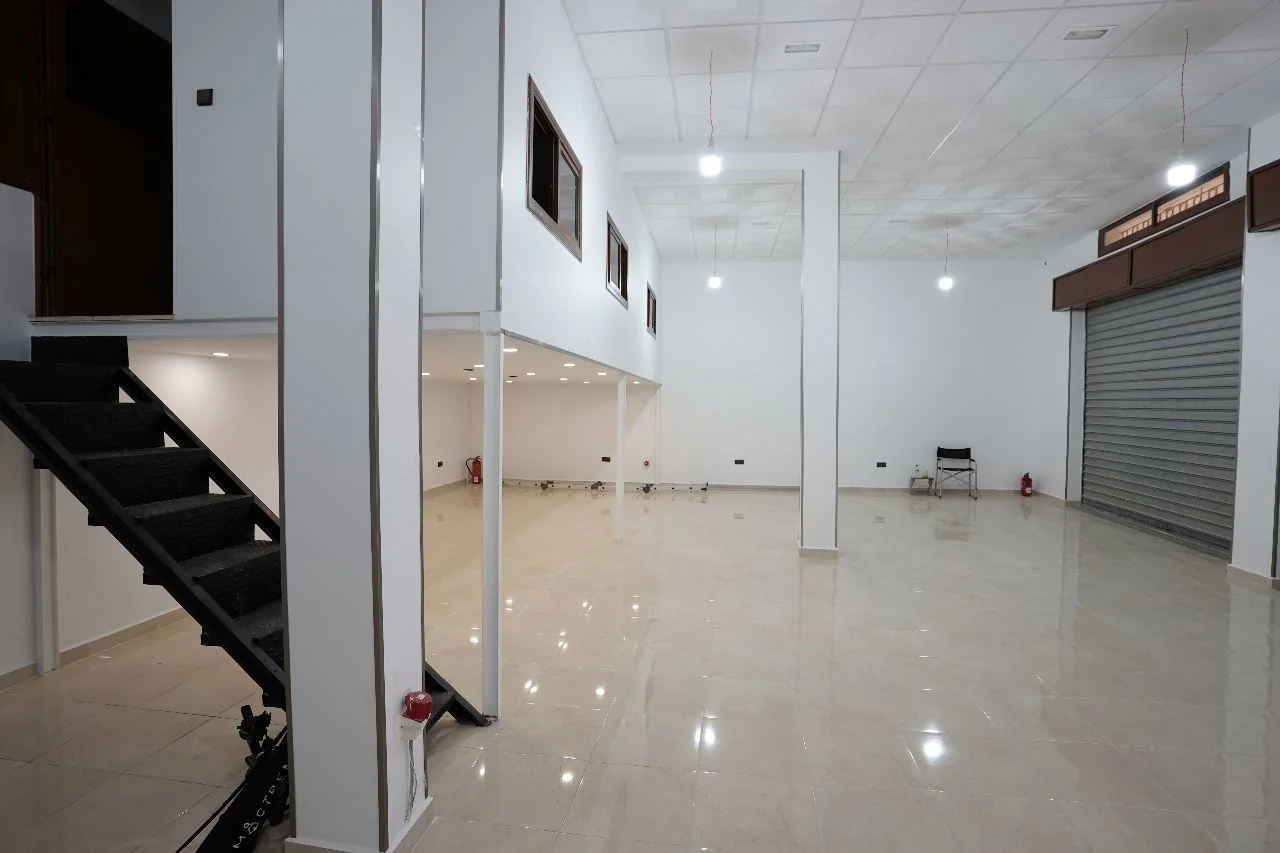 Un grand magasin commercial à louer et à vendre  , dans la ville de Tétouan 112M²