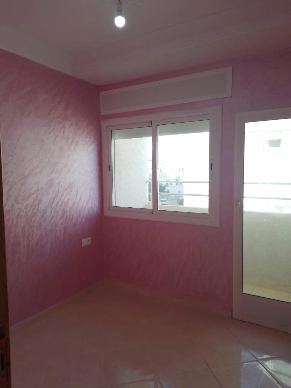 Appartement à vendre à Tétouan, 3 chambres et un salon, situé au 2ᵉ étage.
