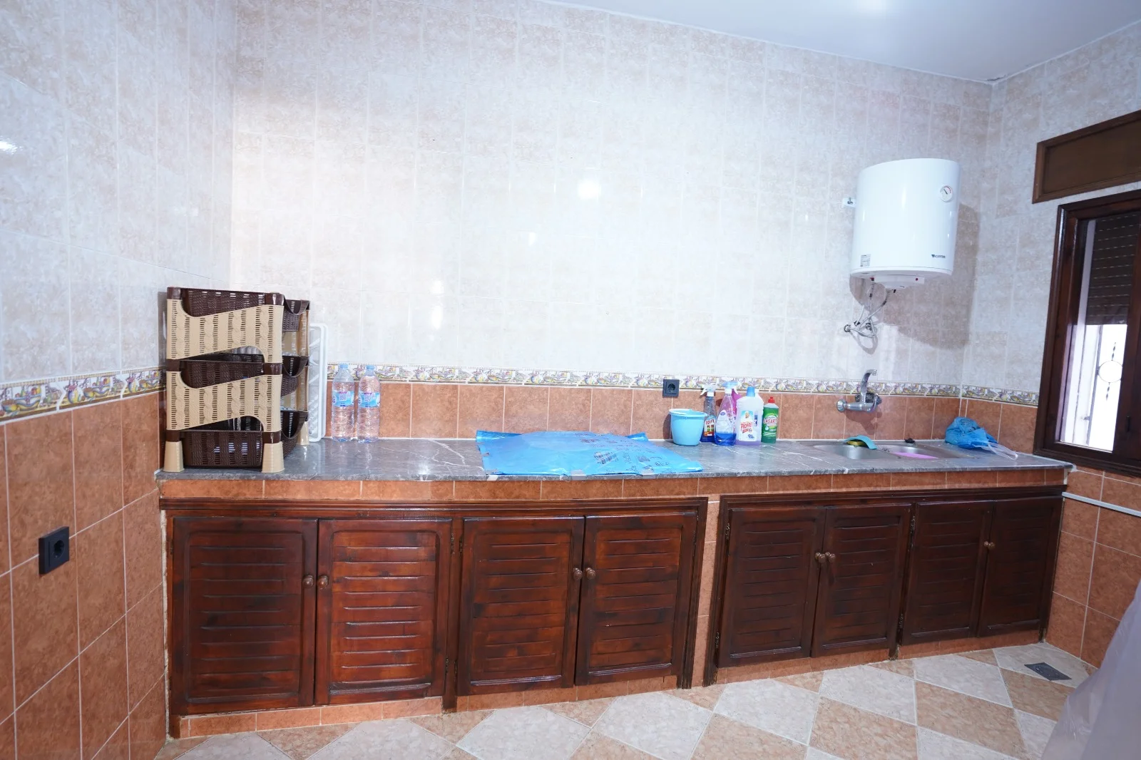 Appartement à vendre à Tetouan 2ème étage 105 mètres 3 chambre salon balcon