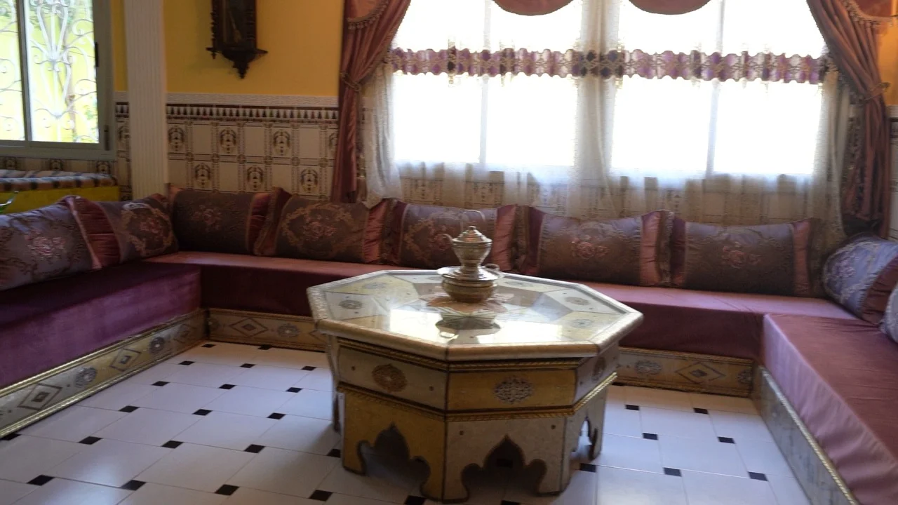 maison indépendant A vendre à Tétouan  Se compose de trois étages 140 m 