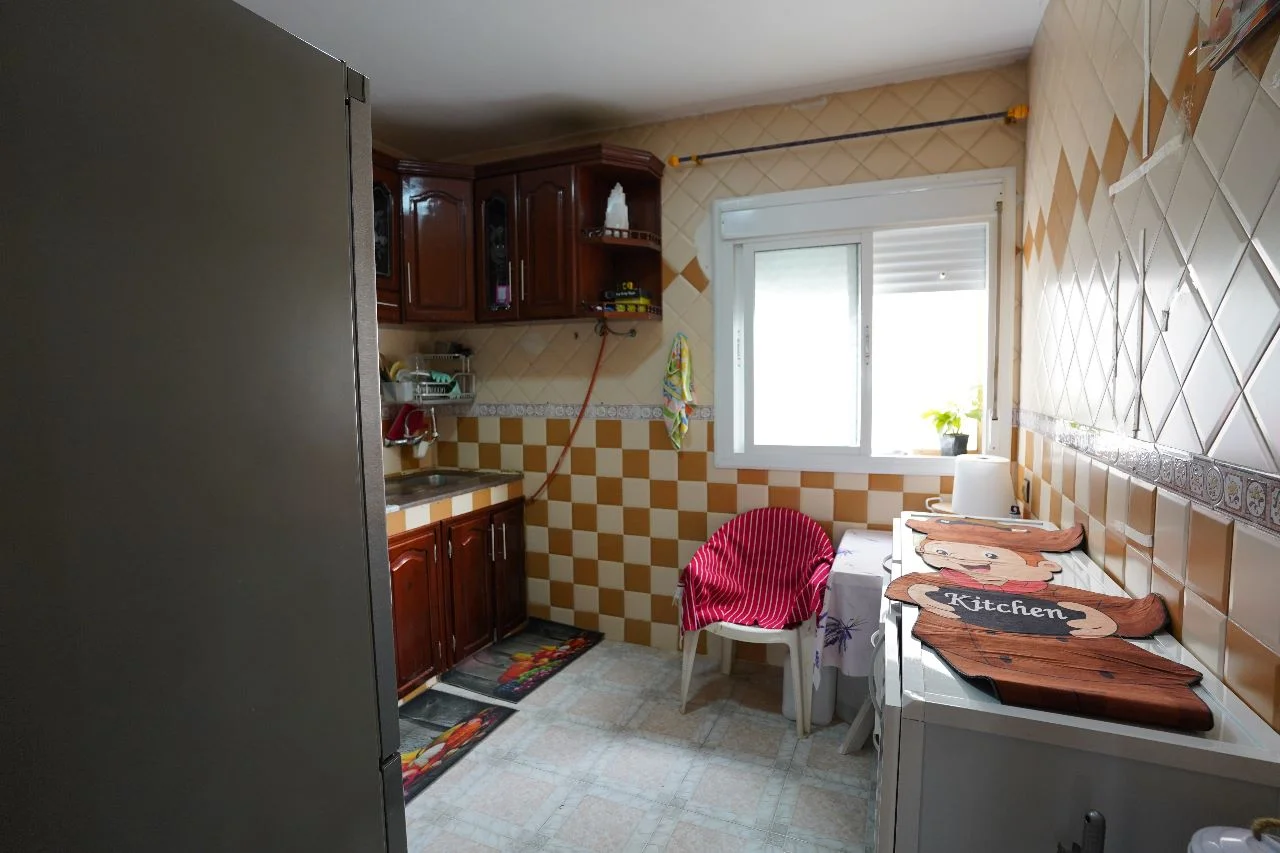 Bel appartement à Tétouan 4ème étage 2 chambre  2 salon  balcon 70 mètres 