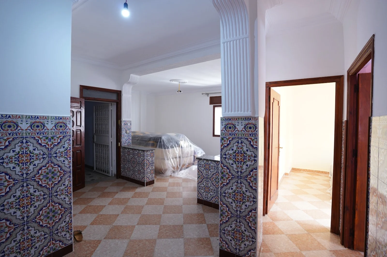 Appartement à vendre à Tetouan 2ème étage 105 mètres 3 chambre salon balcon