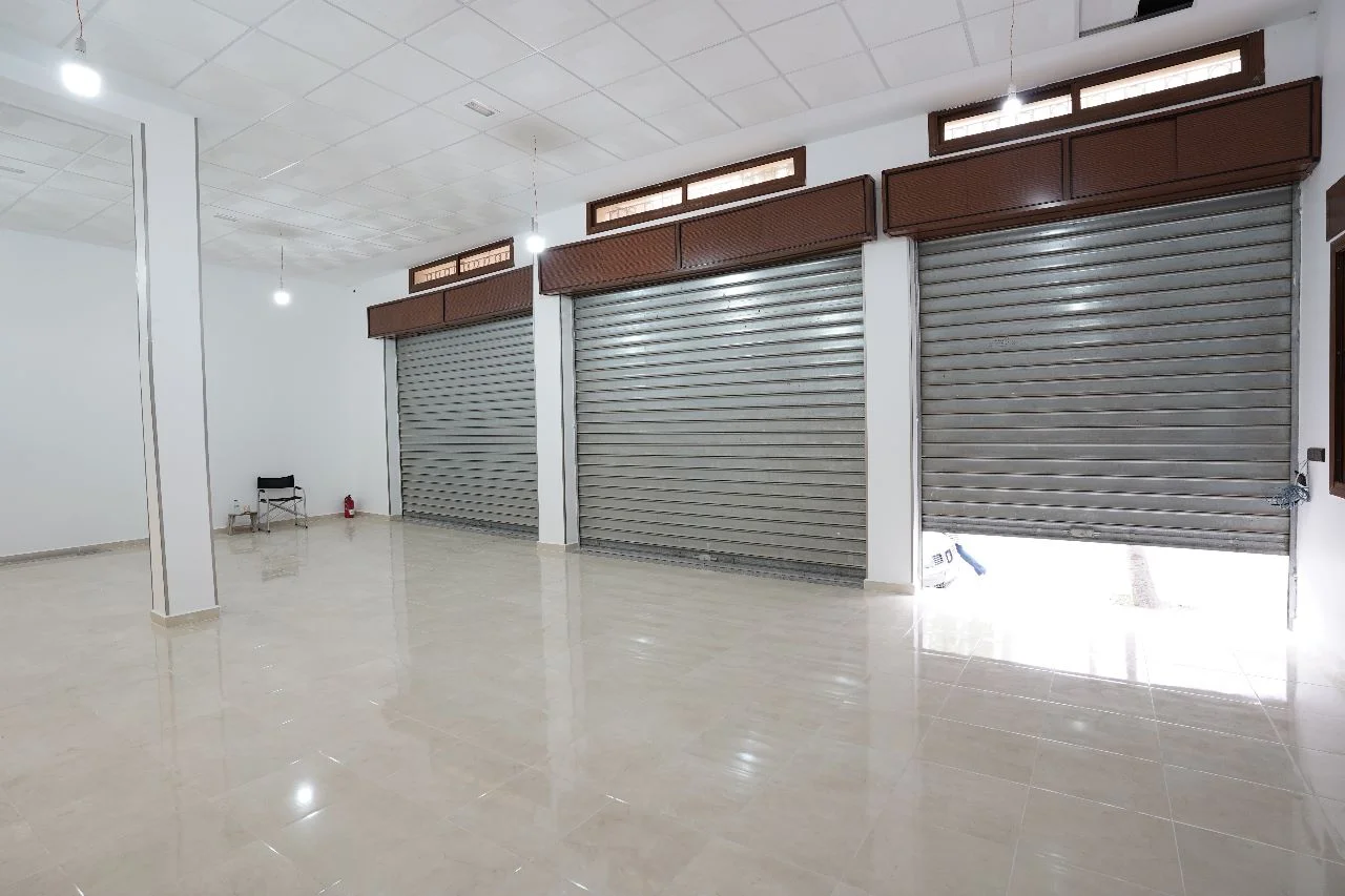 Un grand magasin commercial à louer et à vendre  , dans la ville de Tétouan 112M²