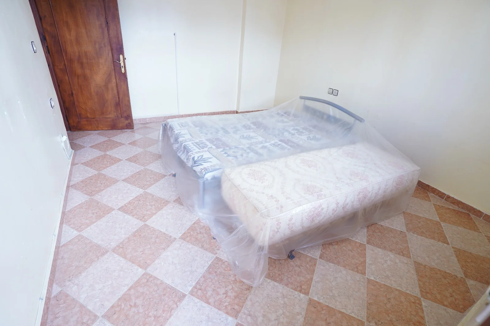 Appartement à vendre à Tetouan 2ème étage 105 mètres 3 chambre salon balcon