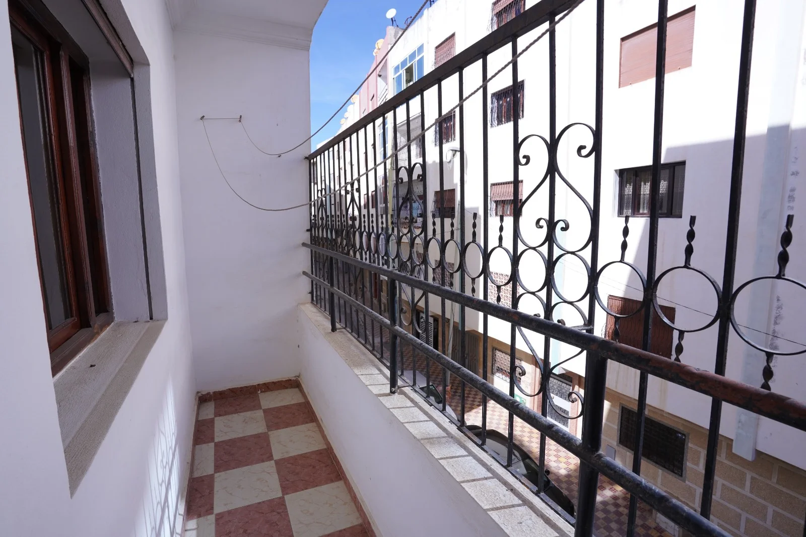Appartement à vendre à Tetouan 2ème étage 105 mètres 3 chambre salon balcon