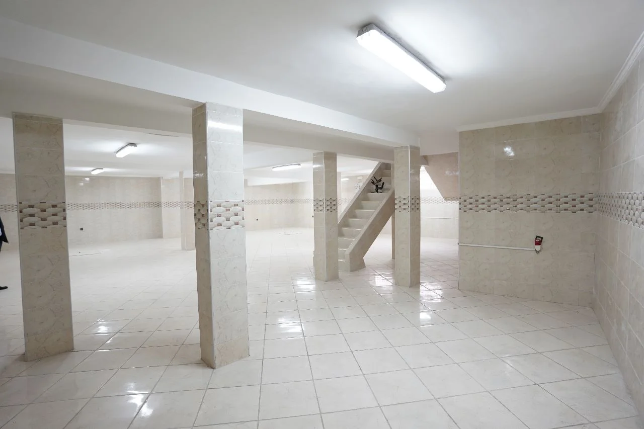 Un grand magasin commercial à louer et à vendre  , dans la ville de Tétouan 112M²
