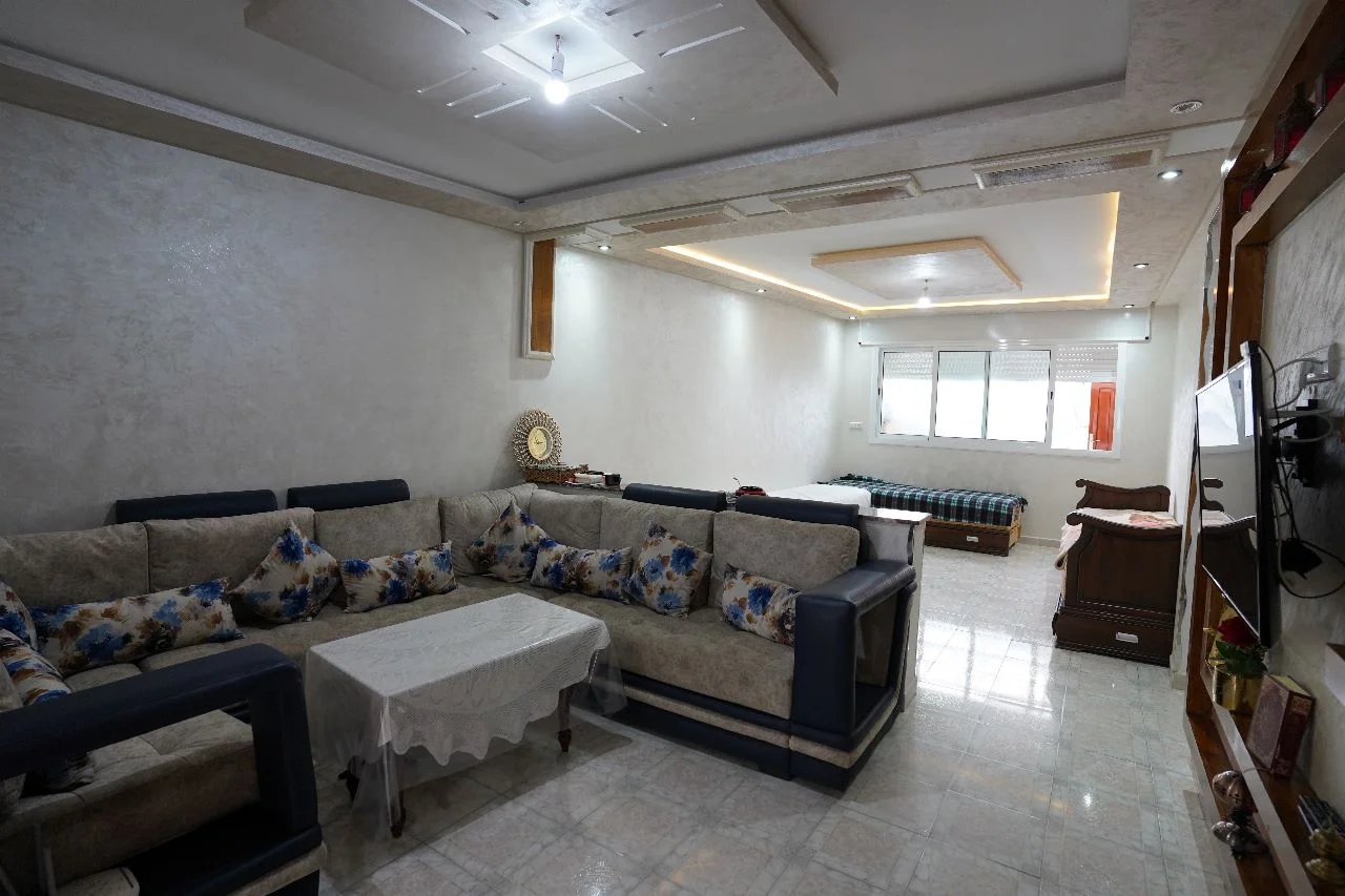 Bel appartement à Tétouan 4ème étage 2 chambre  2 salon  balcon 70 mètres 